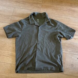 Uniqlo Dark Green Casual Button Down Shirt